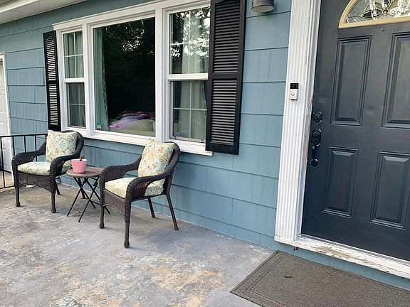 3rd image of 141 Pine St