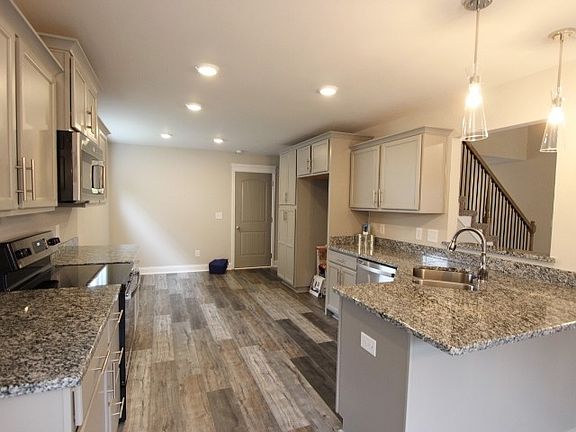 5th image of 62 Camelot Lndg Lot 62