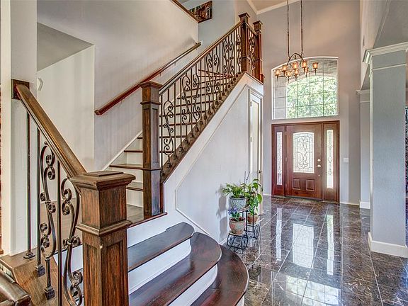 3rd image of 2431 Kingsley Dr
