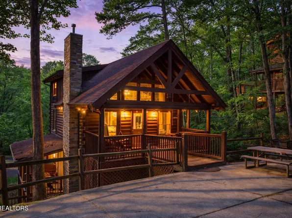 952 Iron Mountain Rd, Pigeon Forge, TN 37863