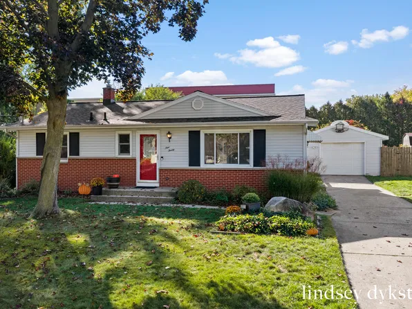920 Coventry Dr NW, Grand Rapids, MI 49544