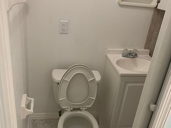 5th image of 3119 W Powhatan Ave