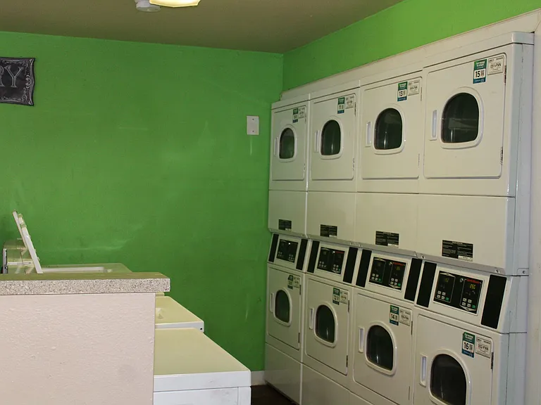 Crystal Springs Apartments — Photo 42