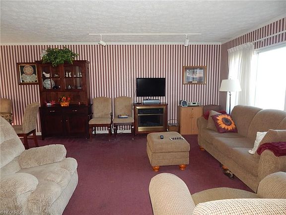 4th image of 2391 Wilshire Dr