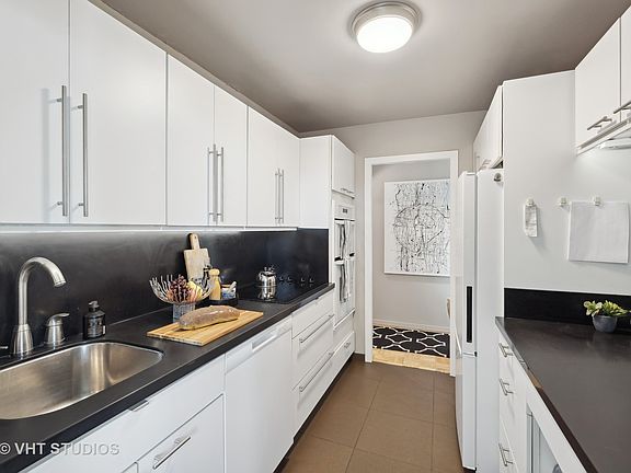 5th image of 1255 N Sandburg Ter #2212E