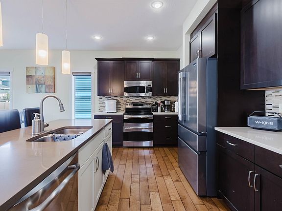 4th image of 173 Sheppard Cir