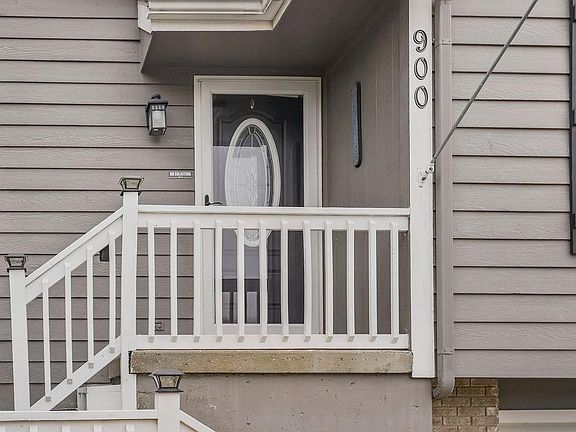 2nd image of 900 NE 194th Ter
