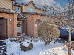 5203 Bridle Path Ln, Lewiston, NY 14092