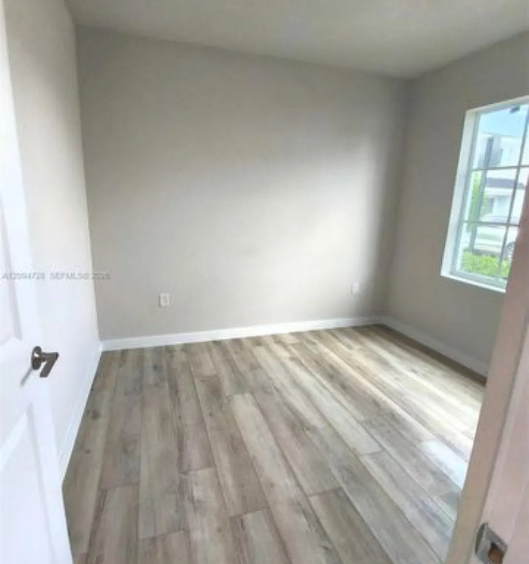 3 bed, 1425 sqft, $2,400 — Photo 4