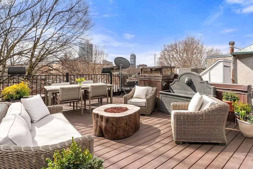5 bed, 5.5 bath, 4000 sqft, $25,000 — Photo 3