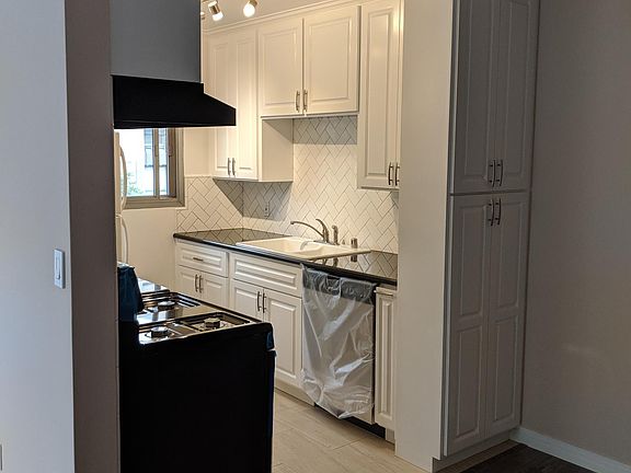 3rd image of 729 Huntley Dr APT 5
