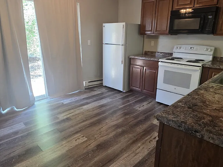 1162 Darby St — Photo 16