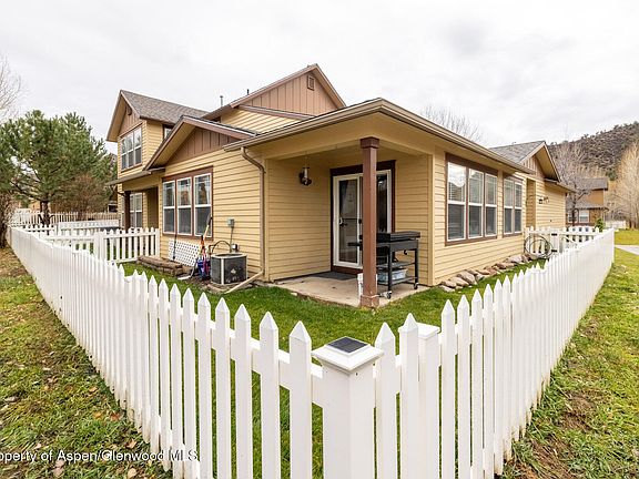 3rd image of 390 Maroon Ct