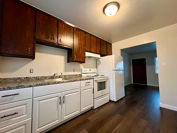 2nd image of 320 B St APT B