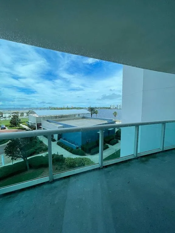 241 Riverside Dr — Photo 4