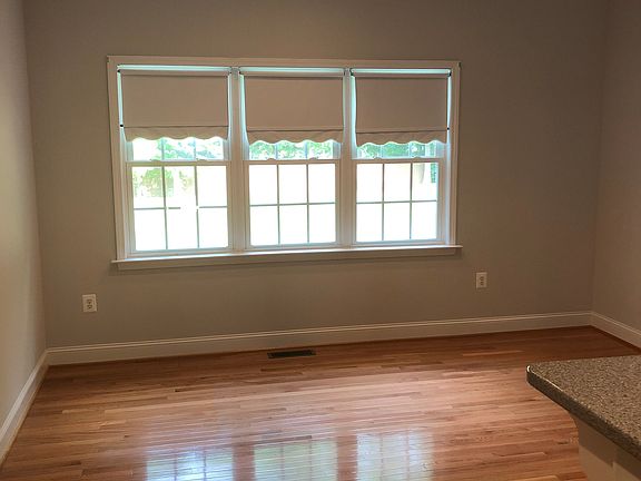 Kitchen eating area