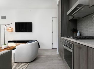 846 W Madison St #10T, Chicago, IL 60607