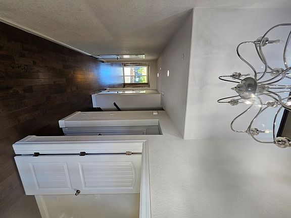 5th image of 914 Wilderness Way