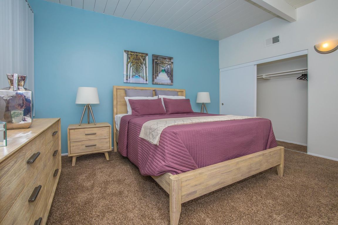 Palms- 2 bed, 1.5 bath Primary Bedroom