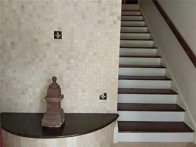 3 bed, 2.0 bath, 2000 sqft, $2,500 — Photo 3