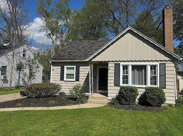 3821 Oakridge Dr, Kalamazoo, MI 49008