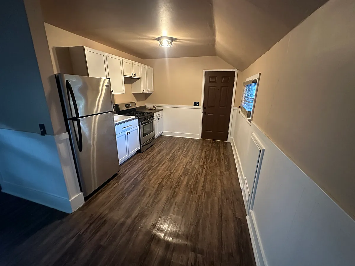 Building Photo - 701 S Lansing St #1/2