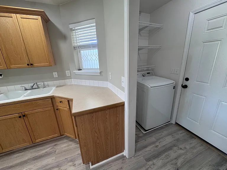 1700 NE Cinder Loop — Photo 15