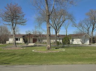 1280 Rosemary Ln, Northbrook, IL 60062