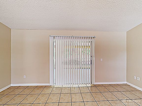 3rd image of 1416 Saxon Blvd