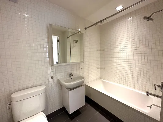 Rented by AZ REALTY NYC LLC | media 19