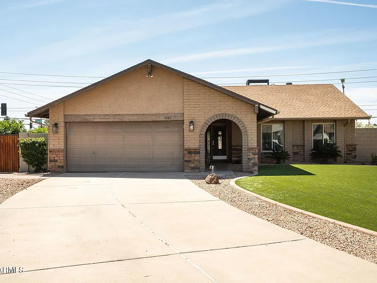 5161 E Beck Ln — Photo 2
