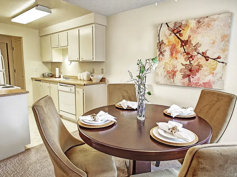Lakeside Apartments — Photo 4