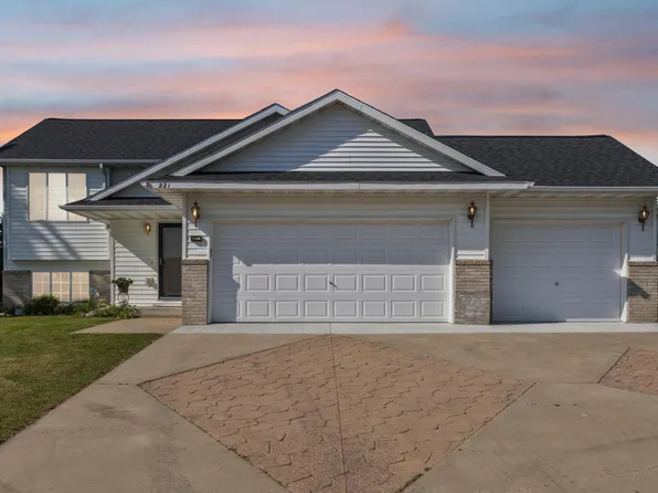 221 Glen Ln N, Watkins, MN 55389