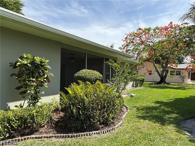5652 Eichen Cir E — Photo 28