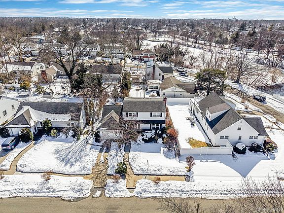 5th image of 420 Devonshire Road