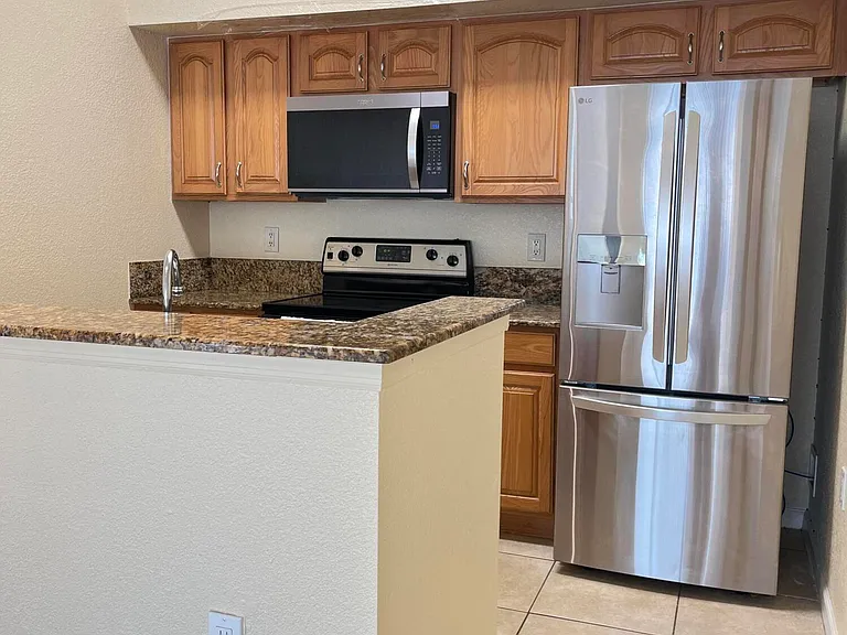 231 SW Palm Dr #207 — Photo 8