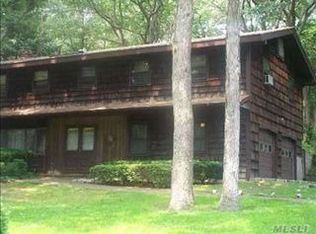 11 McArthur Ln, Smithtown, NY 11787