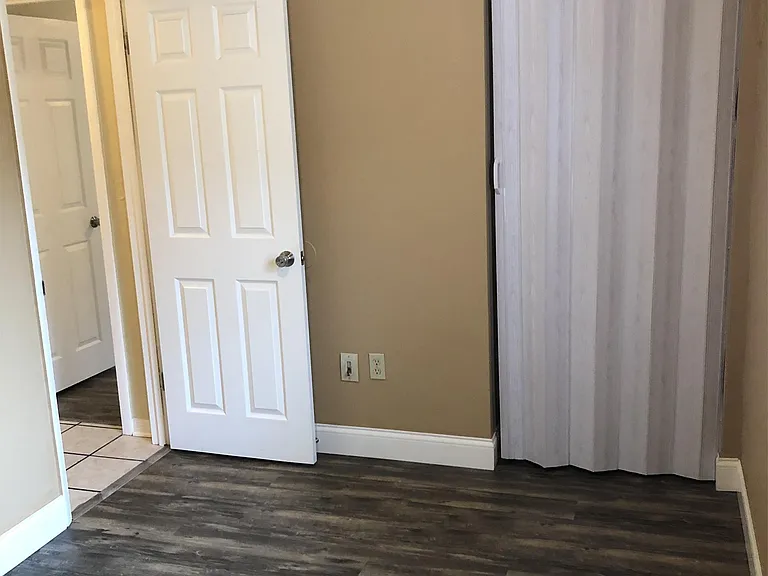 2401 Everett St — Photo 9