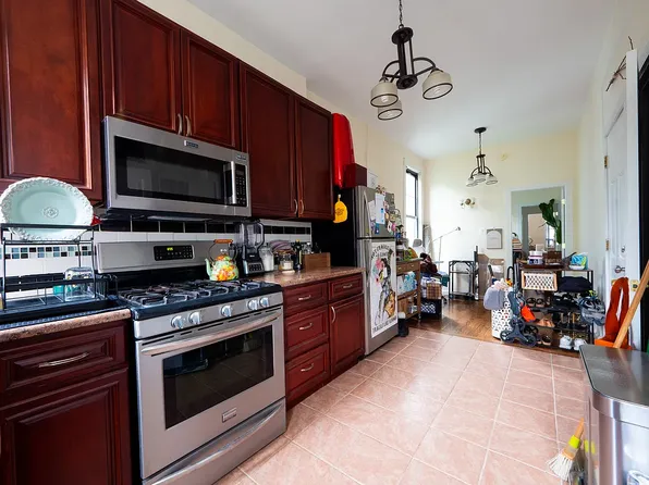 565 4th Avenue image 1 of 11