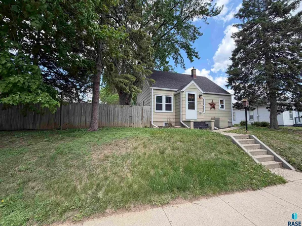 320 N Grange Ave, Sioux Falls, SD 57104