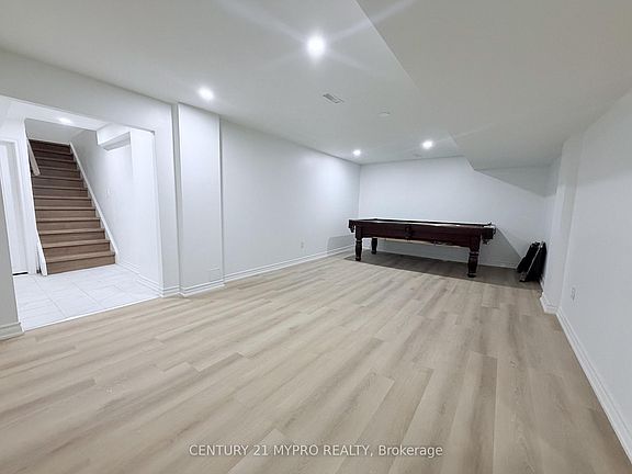 5th image of 35 Forest Park Cres