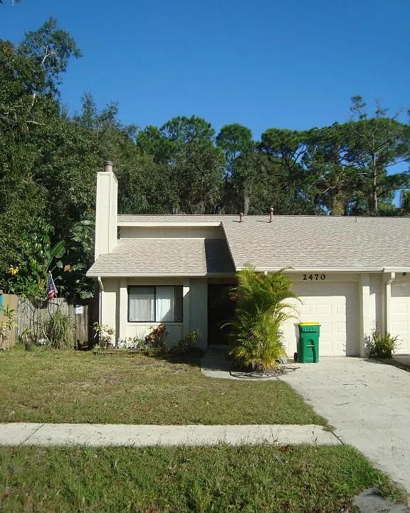 1 car garage and parking in Driveway.