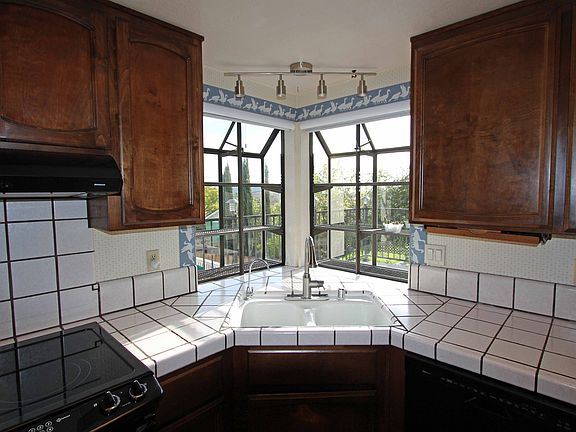 3rd image of 540 Bonnie View Ct