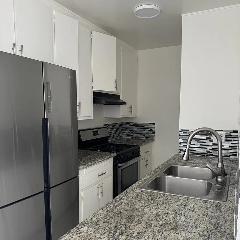 1 bed, 1200 sqft, $1,300 — Photo 4