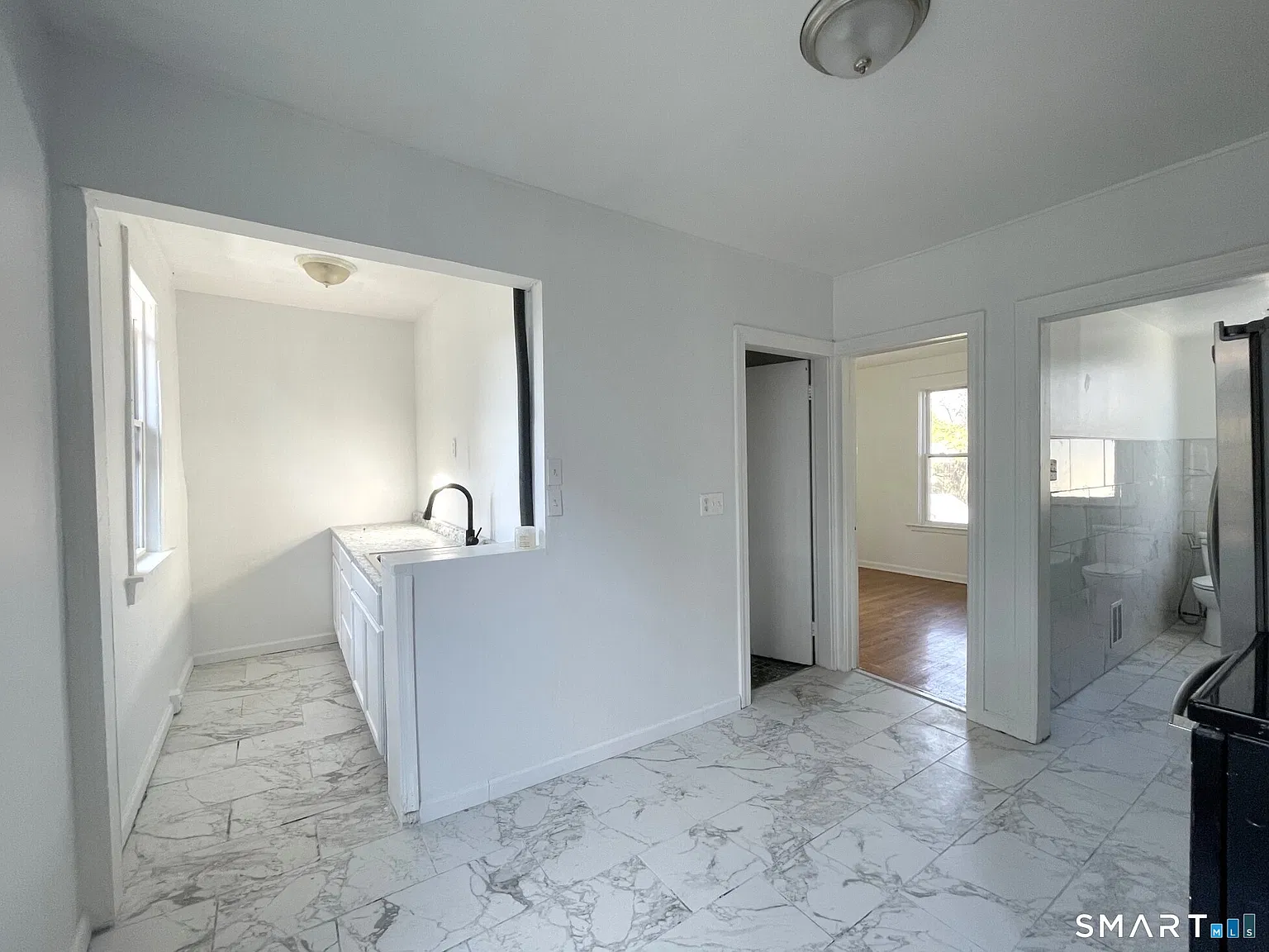 3 bed, 1.0 bath, 1000 sqft, $2,500 — Photo 3