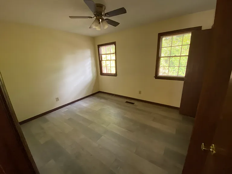 114 Colonial Ct — Photo 11