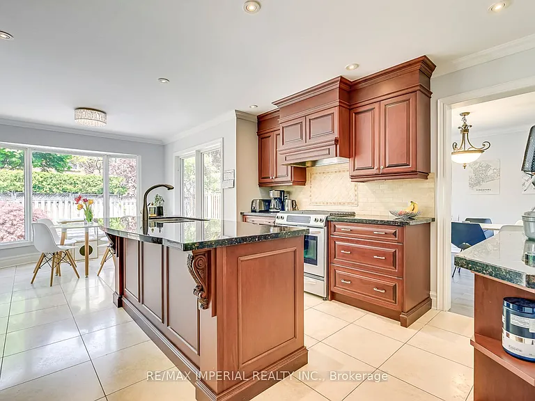 1511 Greenridge Cir — Photo 17