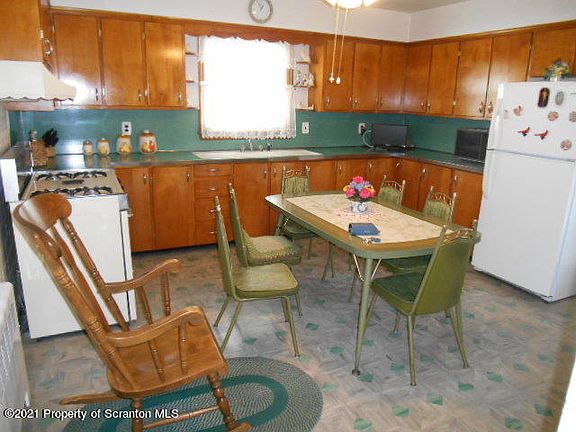 5th image of 3254 Greenwood Ave