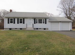 4 Woodmere Dr, Trumbull, CT 06611