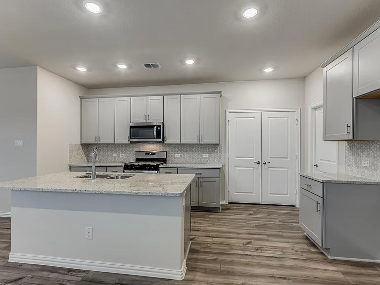 5011 Bellhurst Dr — Photo 10